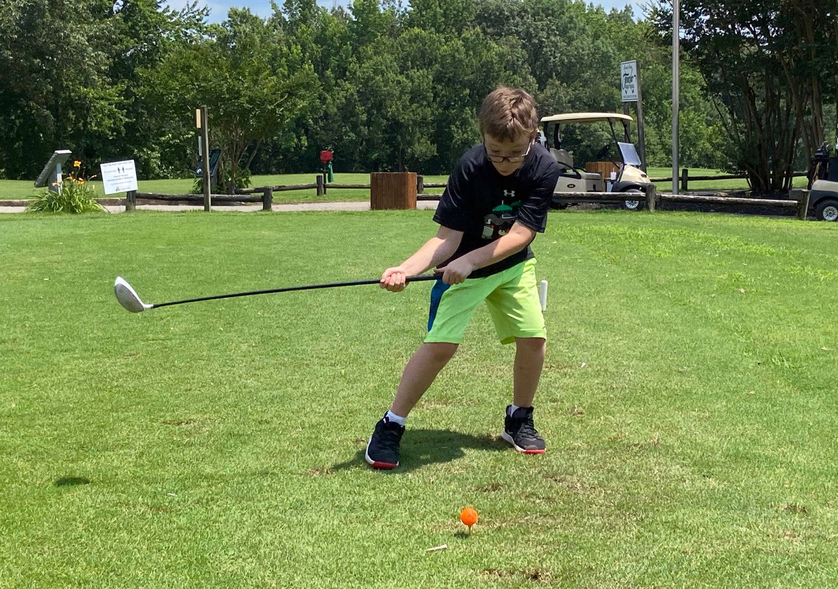 PARIS TN: Future golf pro at work